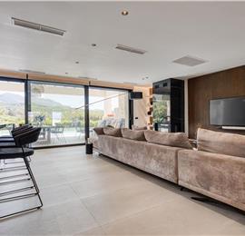 5 bedroom luxury seaside villa with indoor & outdoor pool, near Acharavi, sleeps 10